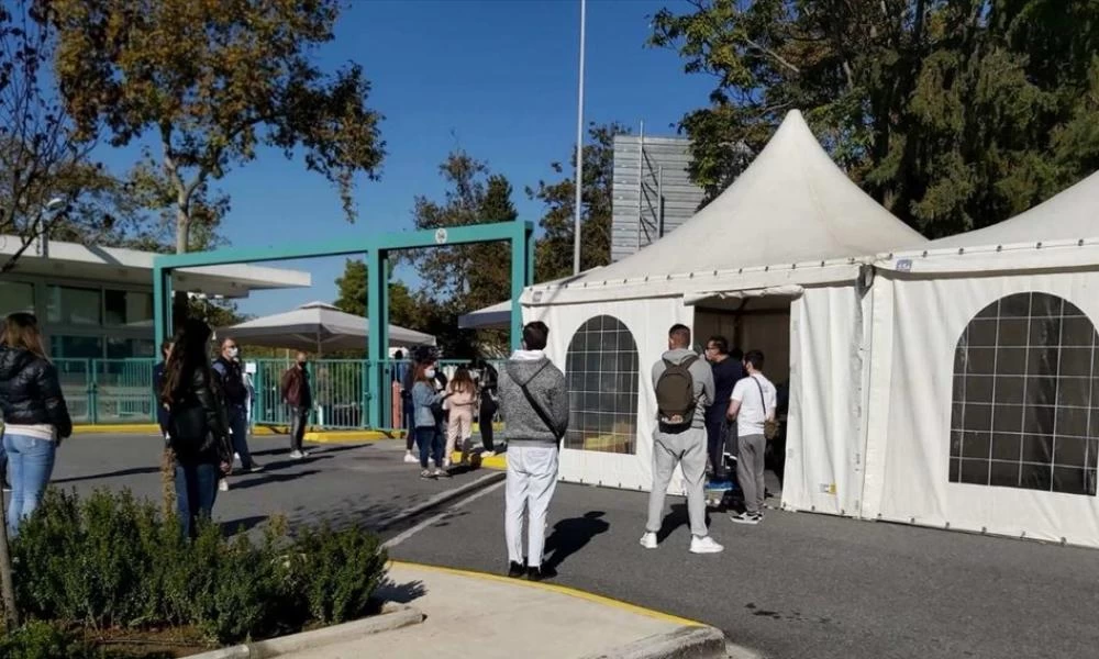 Καθηγητής ΕΚΠΑ: Ένα στα δύο rapid test μπορεί να βγει ψευδές